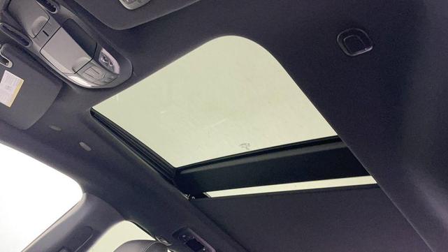 Photo of 2025 Bright White Clearcoat Chrysler Pacifica