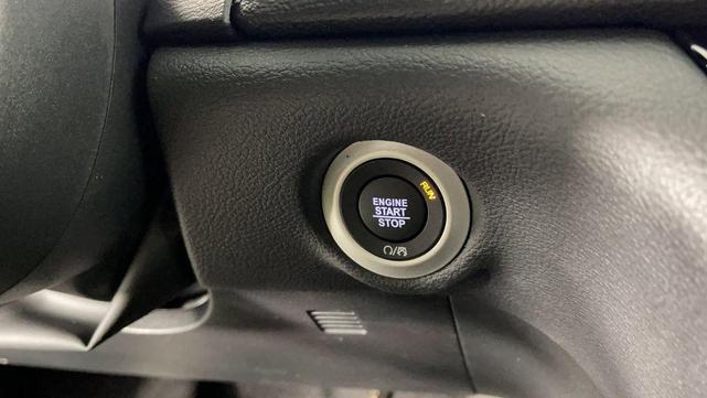 Photo of 2025 Bright White Clearcoat Chrysler Pacifica