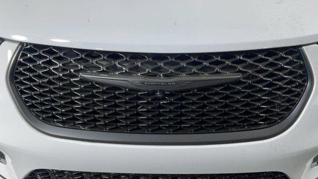 Photo of 2025 Bright White Clearcoat Chrysler Pacifica