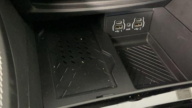 Photo of 2025 Bright White Clearcoat Chrysler Pacifica