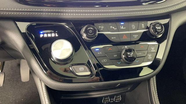 Photo of 2025 Bright White Clearcoat Chrysler Pacifica