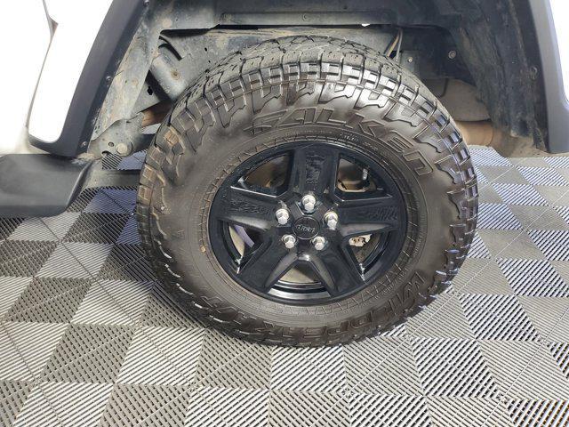 Photo of 2021 Bright White Clearcoat Jeep Gladiator