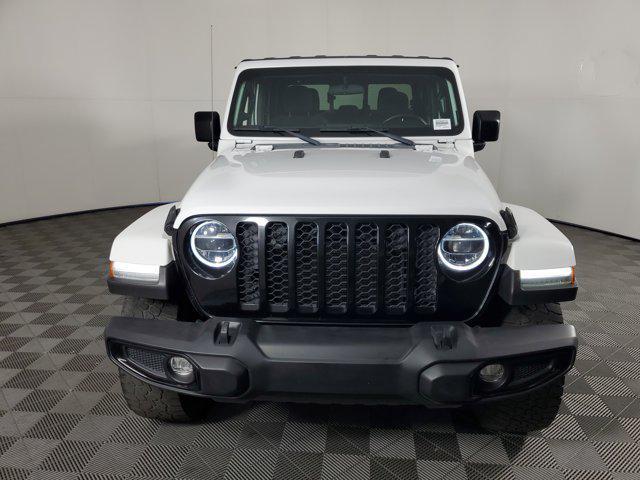 Photo of 2021 Bright White Clearcoat Jeep Gladiator