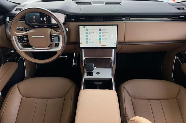 Photo of 2025 White Pearl Land Rover Range Rover