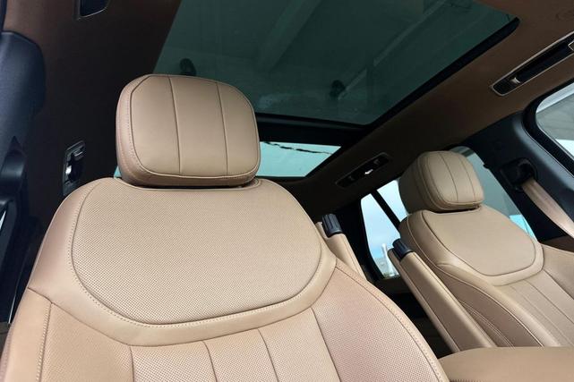 Photo of 2025 White Pearl Land Rover Range Rover