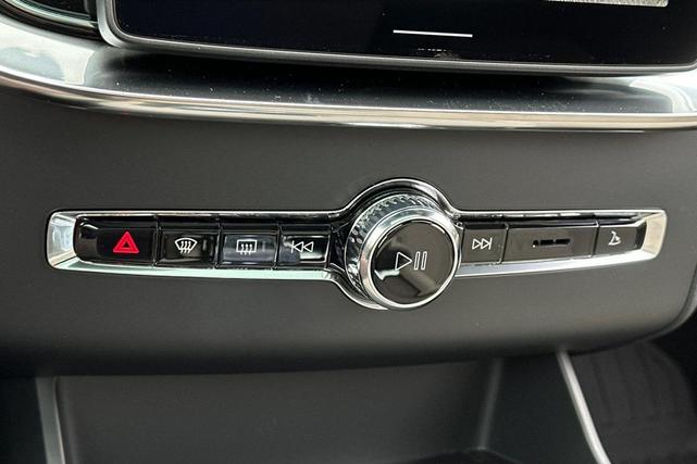 Photo of 2025 Onyx Black Volvo XC90 Plug-In Hybrid