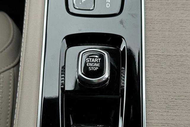 Photo of 2025 Onyx Black Volvo XC90 Plug-In Hybrid