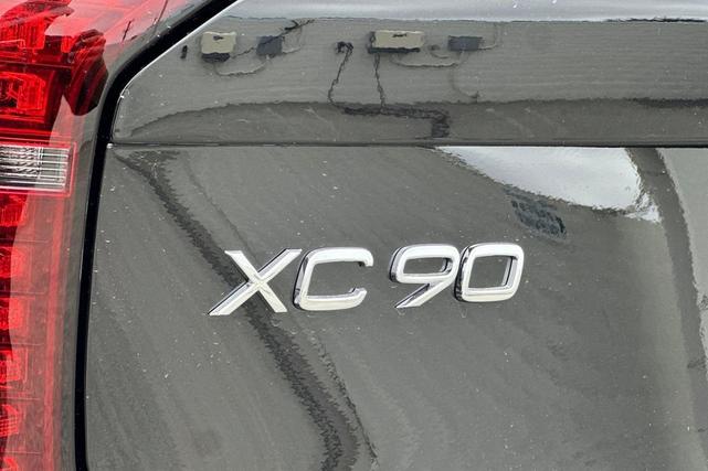 Photo of 2025 Onyx Black Volvo XC90 Plug-In Hybrid