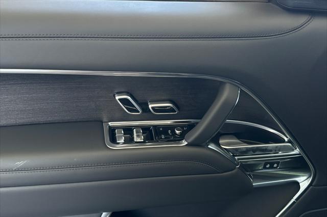 Photo of 2025 Black Land Rover Range Rover