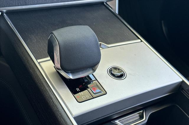 Photo of 2025 Black Land Rover Range Rover
