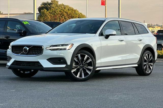 2023 Volvo V60 Cross Country