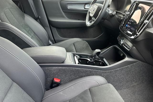 Photo of 2022 Denim Blue Metallic Volvo XC40 Recharge Pure Electric