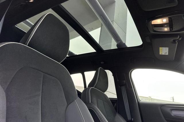 Photo of 2022 Denim Blue Metallic Volvo XC40 Recharge Pure Electric