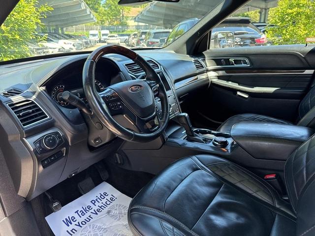 Photo of 2017 Ingot Silver Metallic Ford Explorer