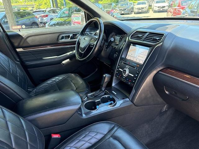 Photo of 2017 Ingot Silver Metallic Ford Explorer