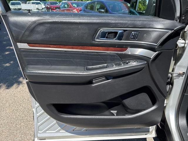 Photo of 2017 Ingot Silver Metallic Ford Explorer
