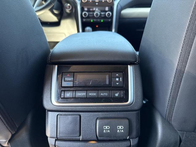 Photo of 2022 Crystal White Pearl Subaru Ascent