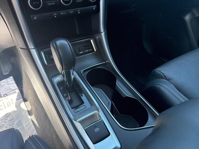 Photo of 2022 Crystal White Pearl Subaru Ascent