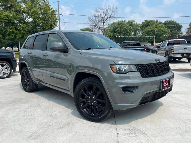 Photo of 2020 Turquoise Jeep Grand Cherokee