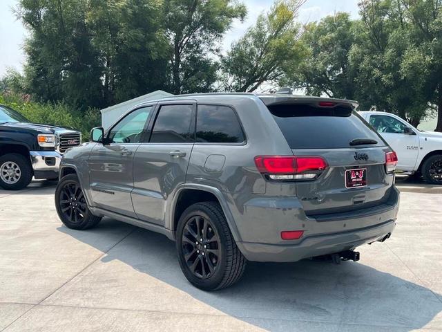 Photo of 2020 Turquoise Jeep Grand Cherokee