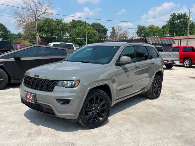 Photo of 2020 Turquoise Jeep Grand Cherokee