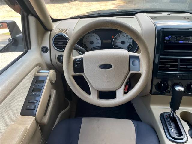 Photo of 2007 Black Clearcoat Ford Explorer Sport Trac