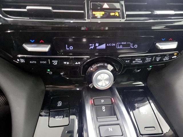 Photo of 2022 Silver Acura MDX