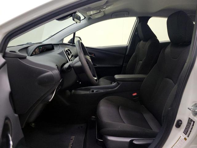 Photo of 2020 White Toyota Prius
