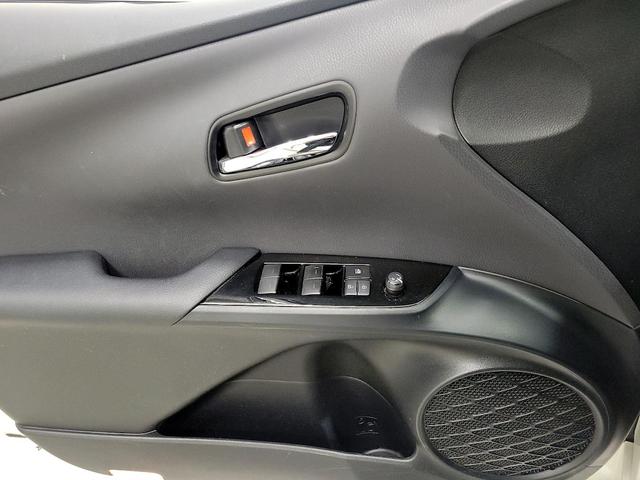 Photo of 2020 White Toyota Prius