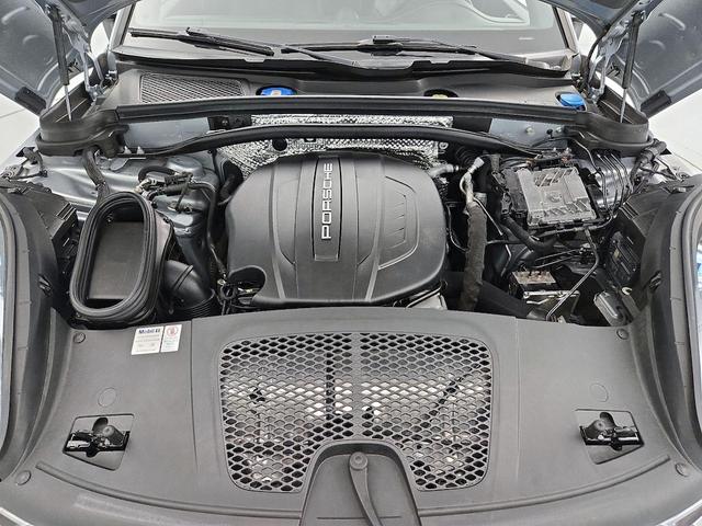 Photo of 2021 Silver Porsche Macan