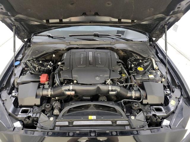 Photo of 2017 Black Jaguar XE