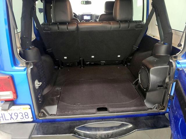 Photo of 2014 Blue Jeep Wrangler