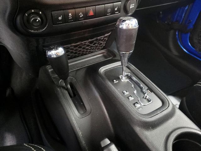 Photo of 2014 Blue Jeep Wrangler