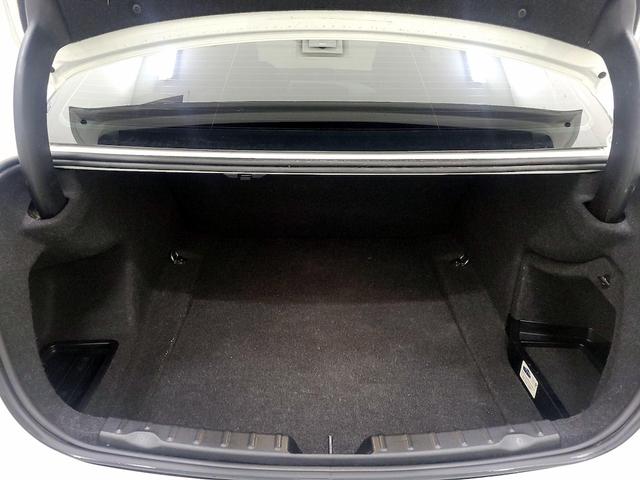 Photo of 2016 White BMW 320