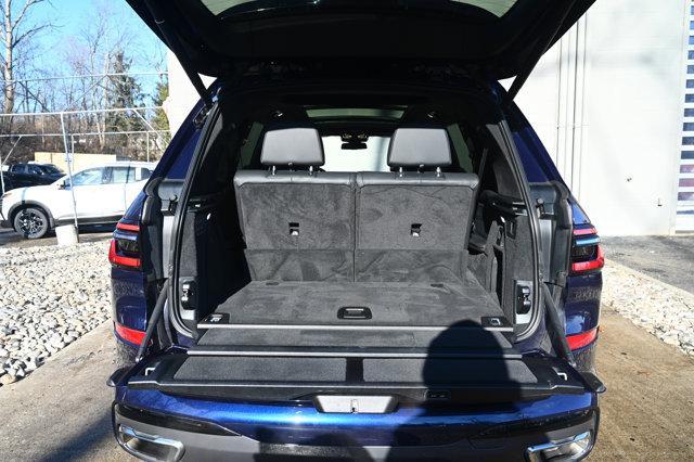 Photo of 2023 Tanzanite Blue II Metallic BMW X7