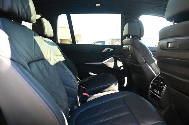 Photo of 2023 Tanzanite Blue II Metallic BMW X7