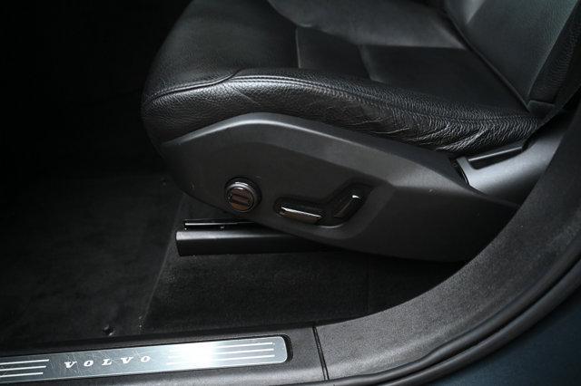 Photo of 2022 Black Volvo XC90