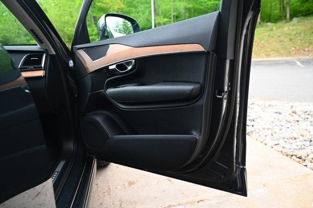 Photo of 2022 Black Volvo XC90