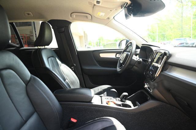 Photo of 2022 Black Volvo XC40