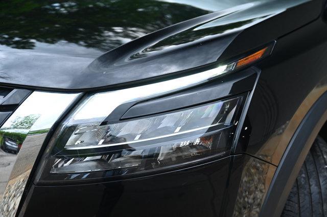 Photo of 2023 Super Black Nissan Pathfinder