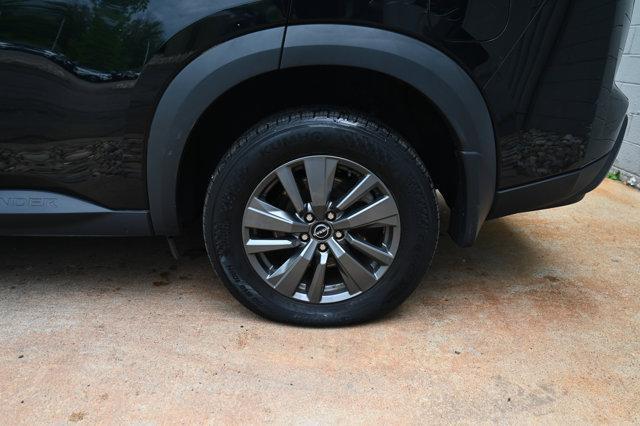 Photo of 2023 Super Black Nissan Pathfinder