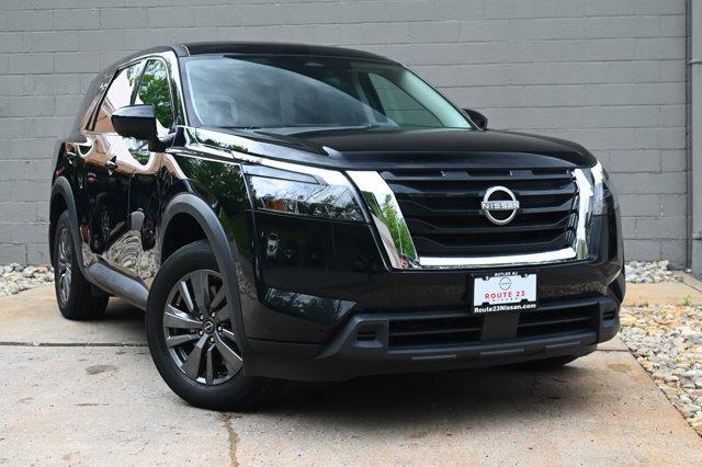 Photo of 2023 Super Black Nissan Pathfinder