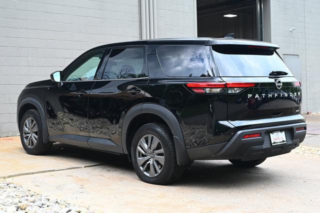 Photo of 2023 Super Black Nissan Pathfinder