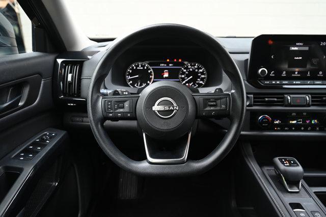 Photo of 2023 Super Black Nissan Pathfinder