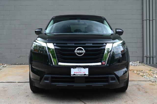 Photo of 2023 Super Black Nissan Pathfinder