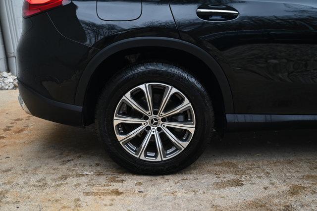 Photo of 2024 Black Mercedes-Benz GLC 300