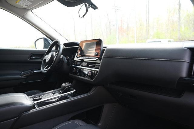 Photo of 2023 Super Black Nissan Pathfinder