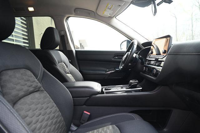 Photo of 2023 Super Black Nissan Pathfinder