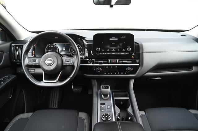 Photo of 2023 Super Black Nissan Pathfinder
