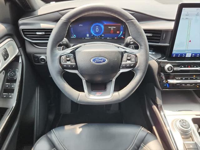 Photo of 2023 Star White Metallic Tri-Coat Ford Explorer